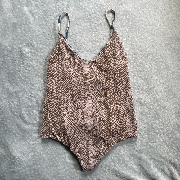 Acacia banyans one piece small in hibiscus - Picture 6 of 6